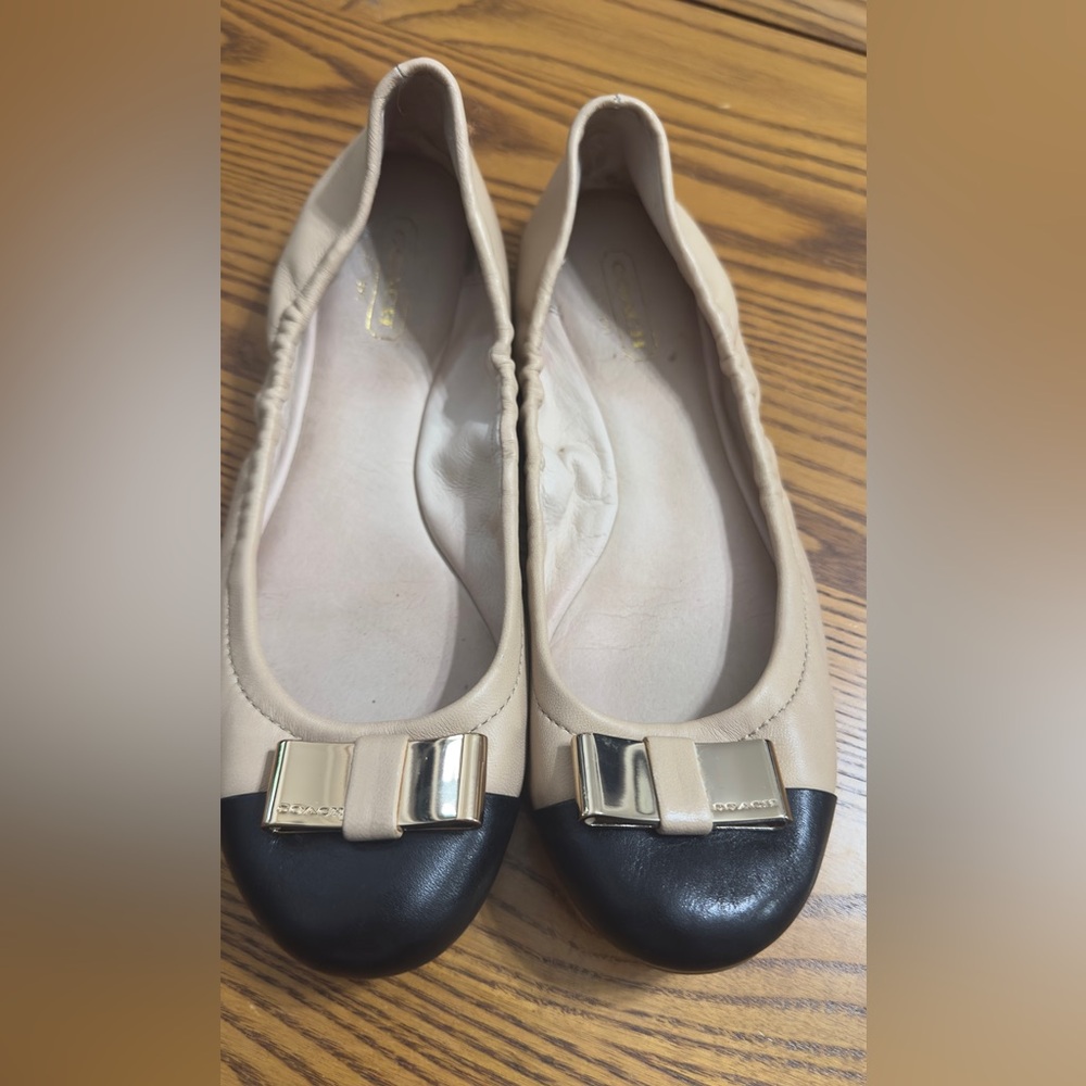 Coach Ballet Flats Slip On Shoes Size 7B Nude Pink w/ Black Toe and Bow